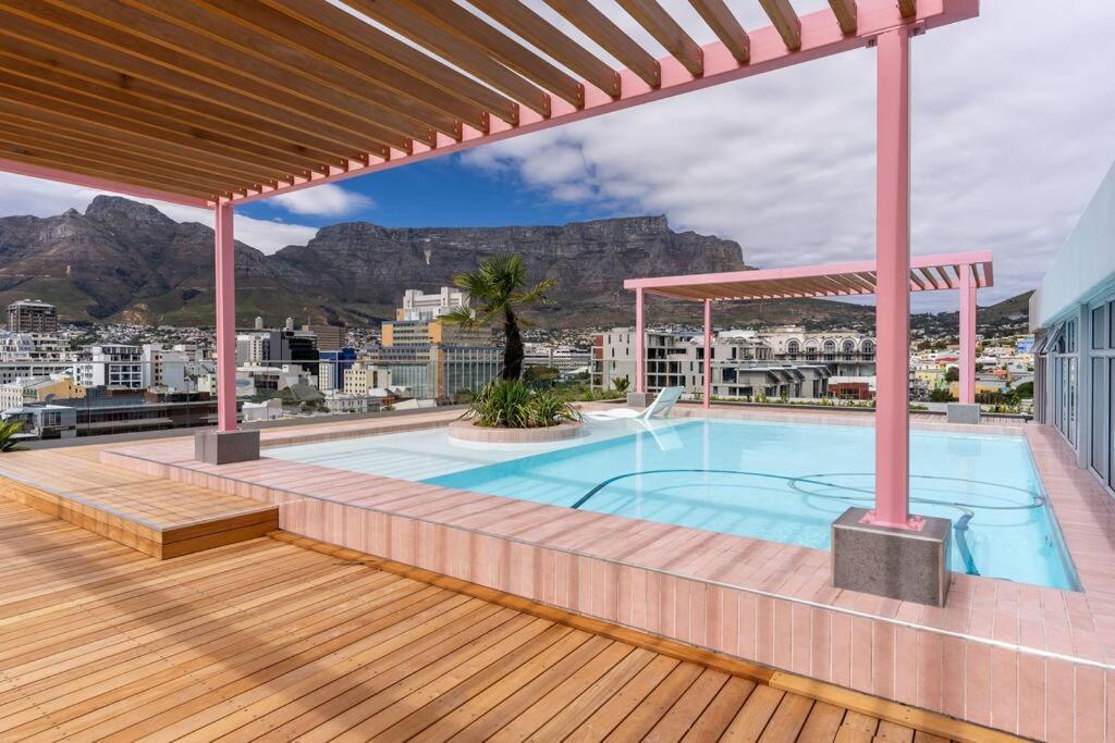 Apartamento The Rose 603: Centre Aprt With Rooftop Pool Cidade Do Cabo
