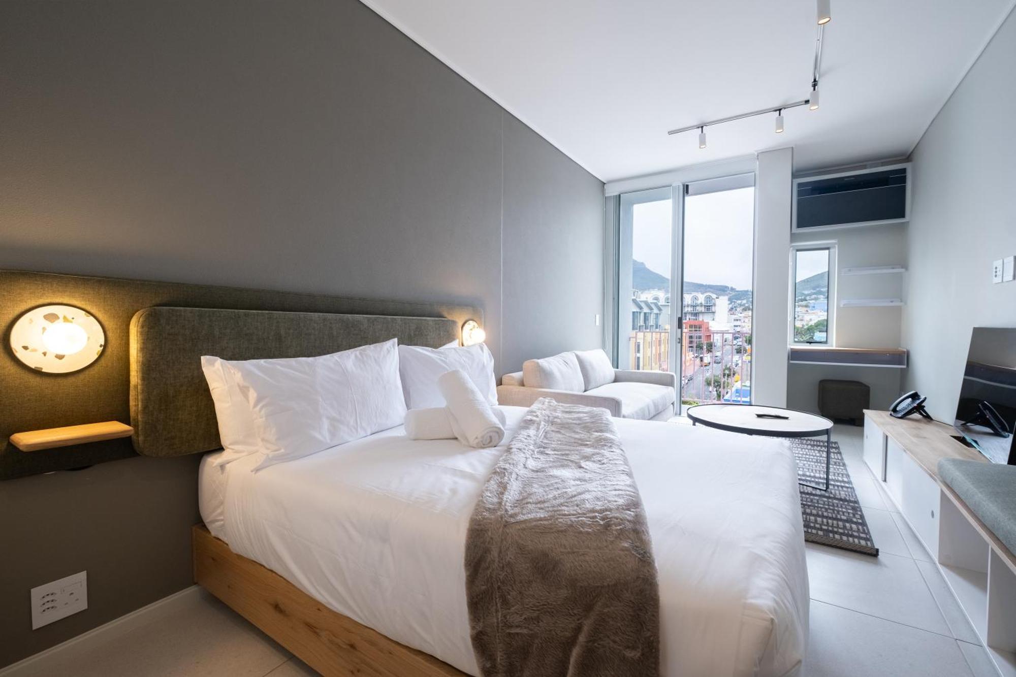 The Rose 603: Centre Aprt With Rooftop Pool
